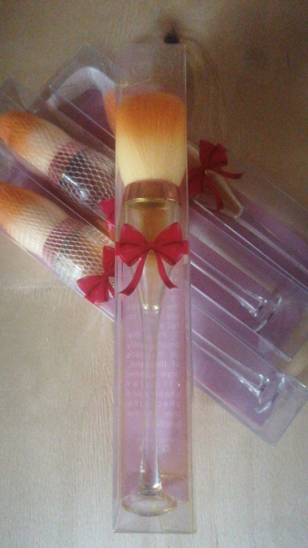 Powder and blush brush