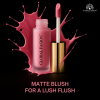 Global Fashion lip oil gloss close up glossy hydrated lips جلوس لامع لقطة مقربة