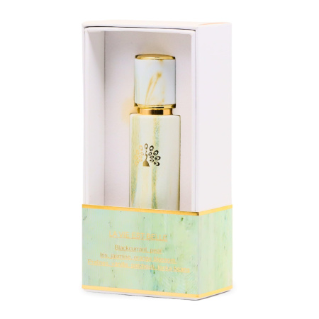 La Vie Est Belle Eau de Parfum 30ml – Women Perfume 30ml Close Up - Premium Eau de Parfum Spray Bottle | عطر 30 مل صورة مقربة